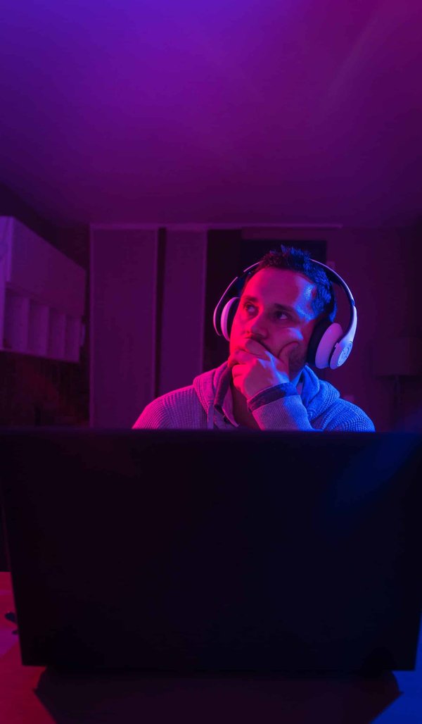 Fréquences sonores et psychologie : quand la musique guide nos actions